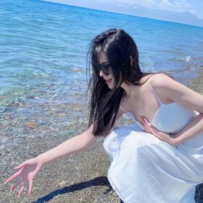 游艇藏春